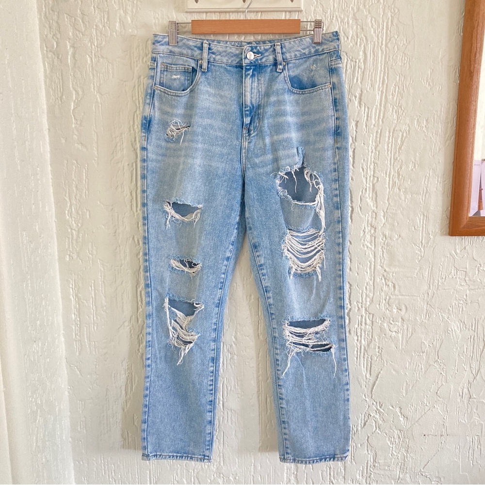 PacSun Light Wash Distressed Mom Jean Size 28